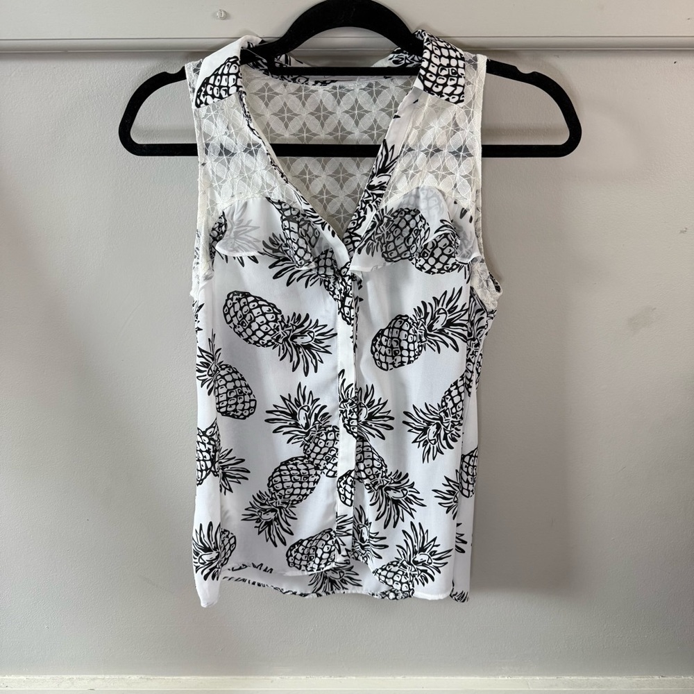 Candie’s Pineapple Print Sleeveless Top - Black & White Collared Button Up